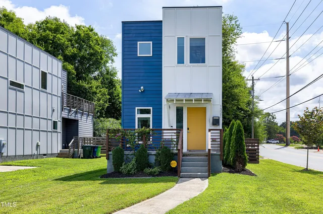 a view front of house with yard