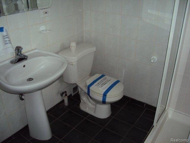 3809 Kent Road Royal Oak, MI 48073 - Photo 3 of 12 bath rm 2