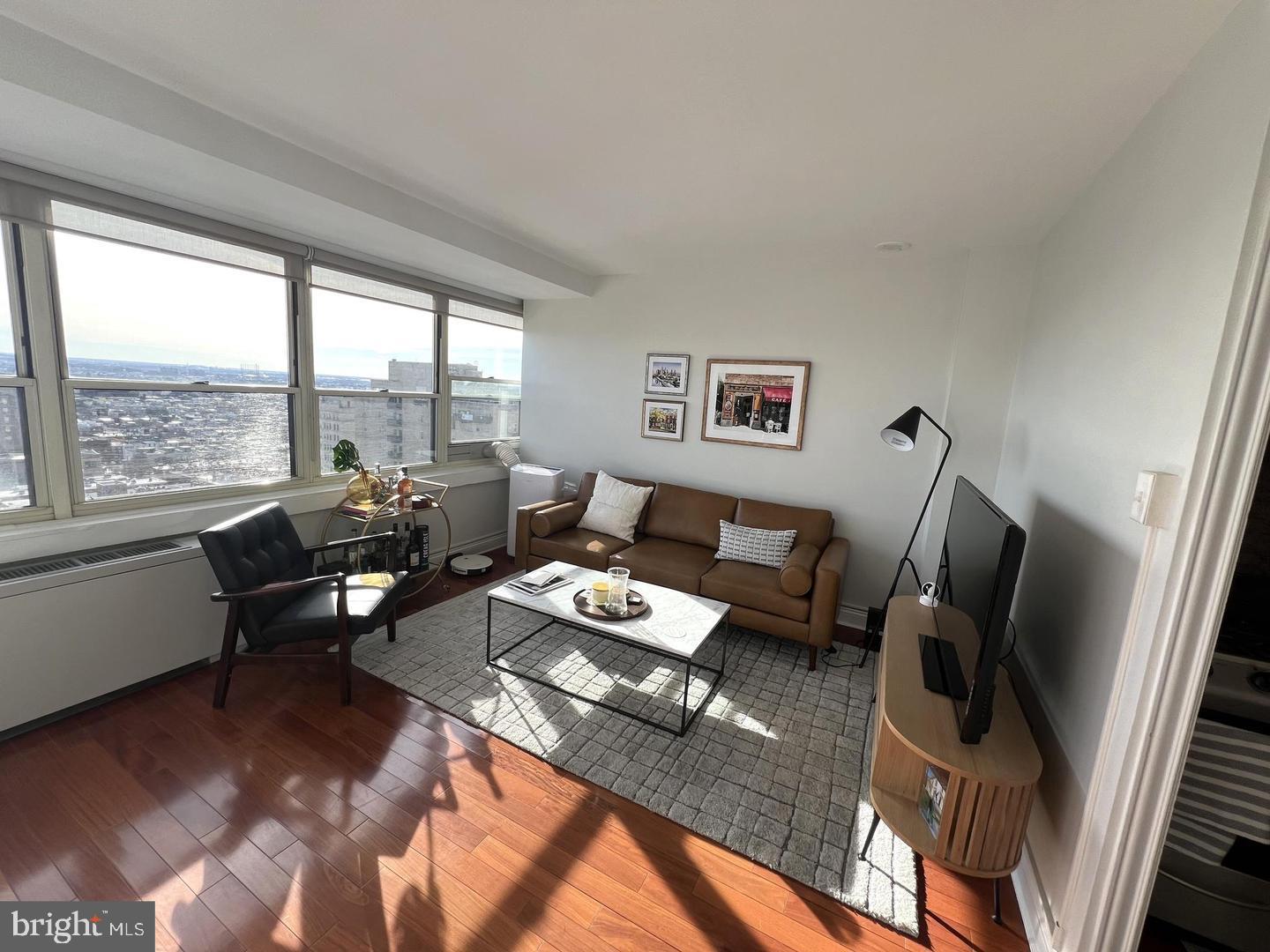 1810 Rittenhouse Square, Unit 2007 Philadelphia, PA 19103 - Photo 2 of 3