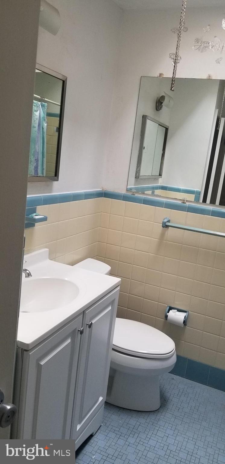 3306 Fordham Road Philadelphia, PA 19114 - Photo 18 of 27 Full bath, newer vanity & throne