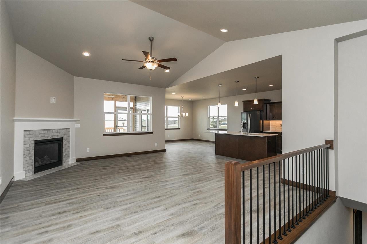 214 Ridge View Drive Fairfax, IA 52228 - Photo 5 of 41 Gallery Image 5