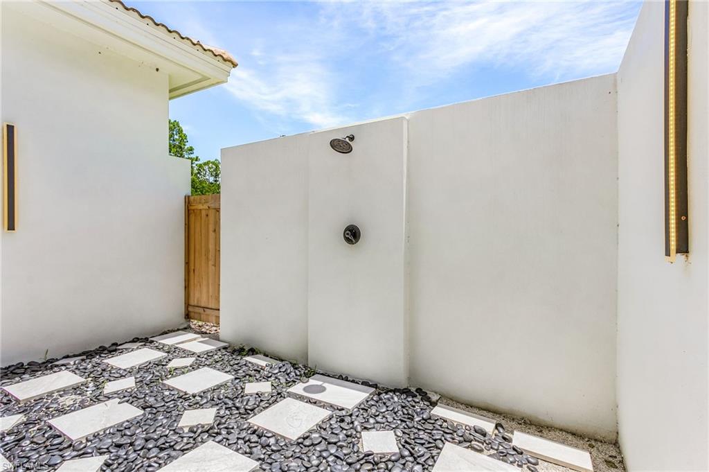 618 31st Street Northwest Naples, FL 34117 - Photo 20 of 47 a view of a small space