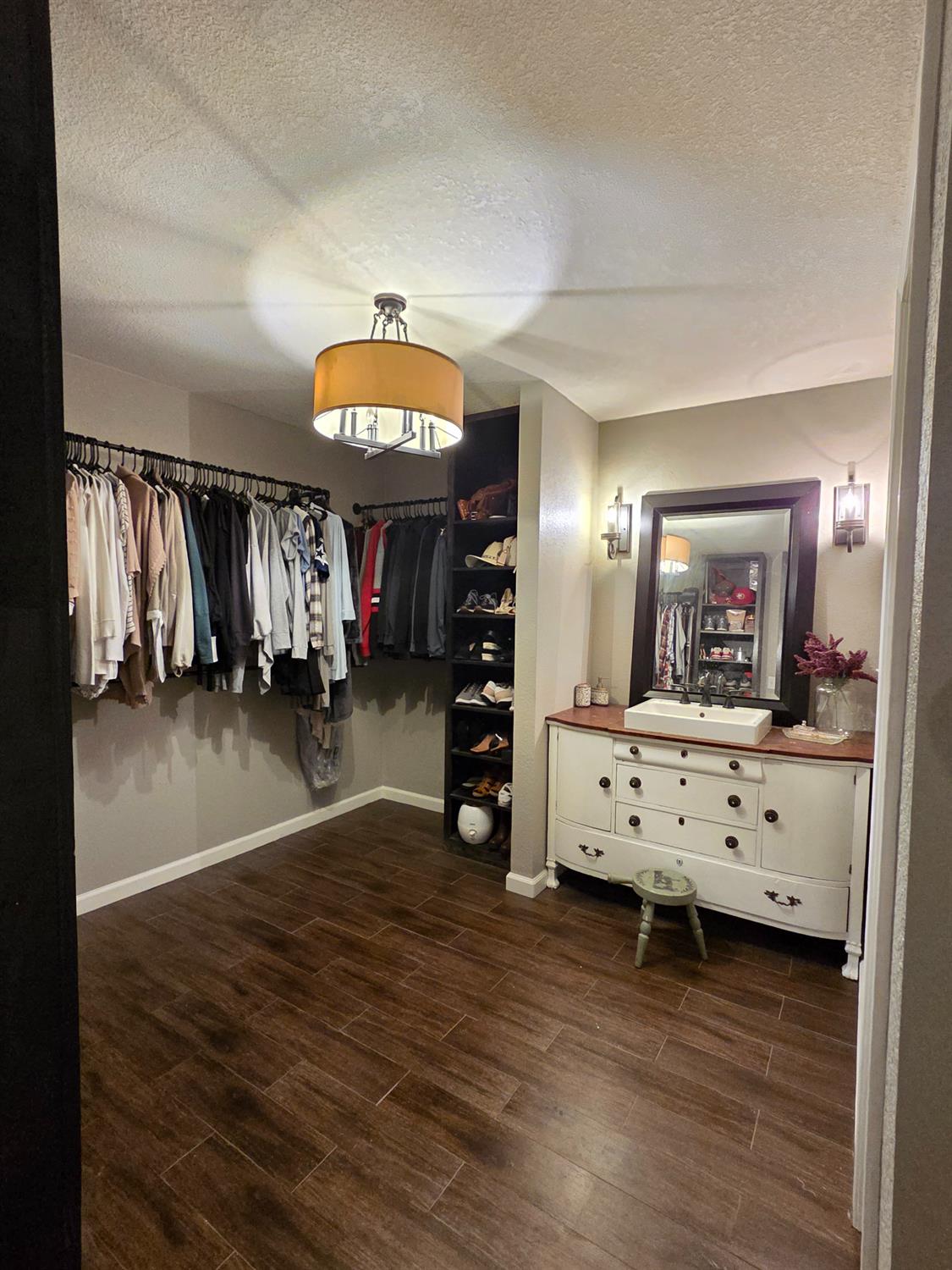 22849 East Jefferson Avenue Reedley, CA 93654 - Photo 21 of 31 a view of a room with gym equipment
