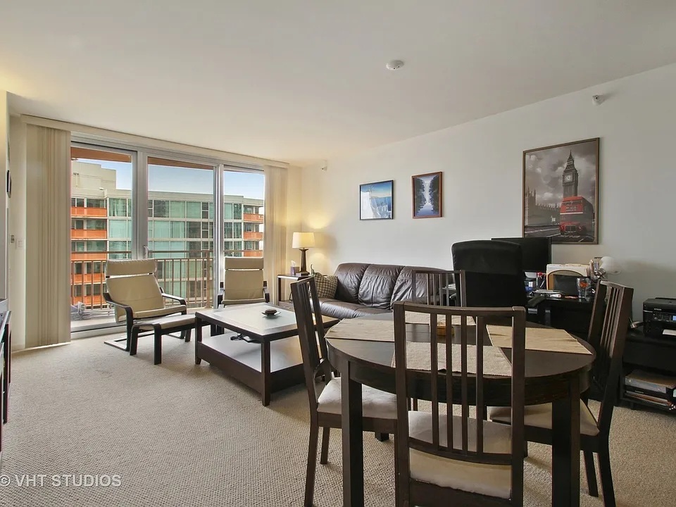 807 Davis Street, Unit 903 Evanston, IL 60201 - Photo 4 of 16