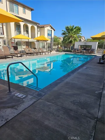 a view of a yard with a house