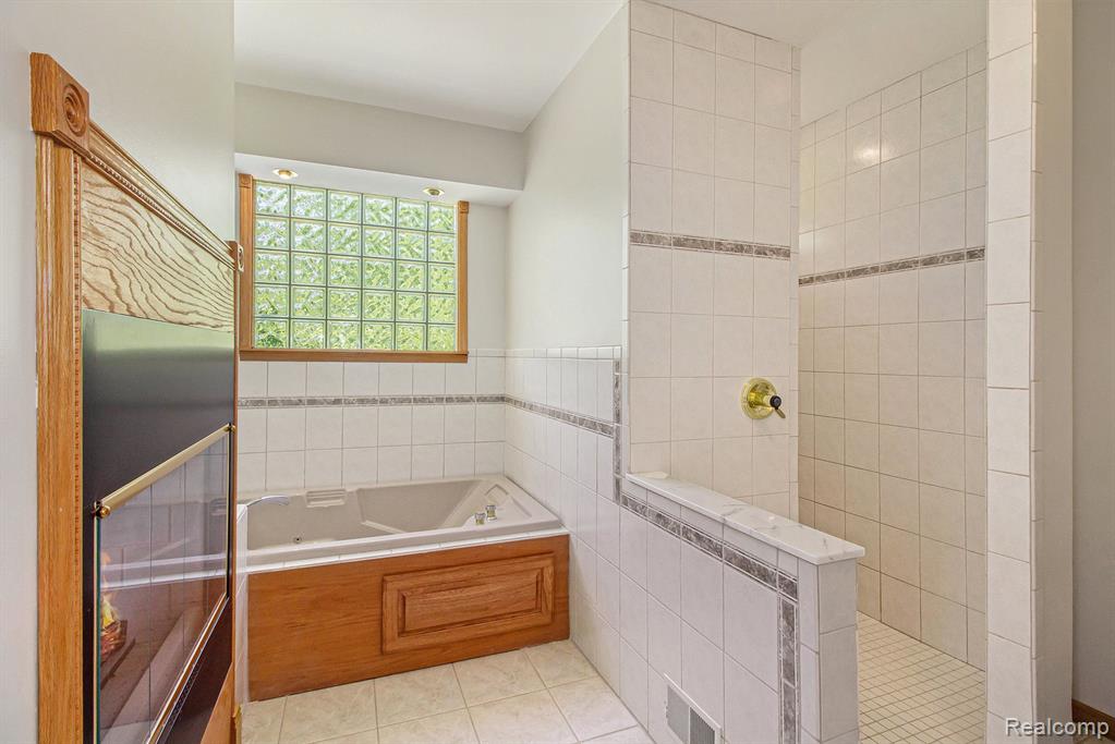 2049 West Ray Road Fenton, MI 48430 - Photo 11 of 23