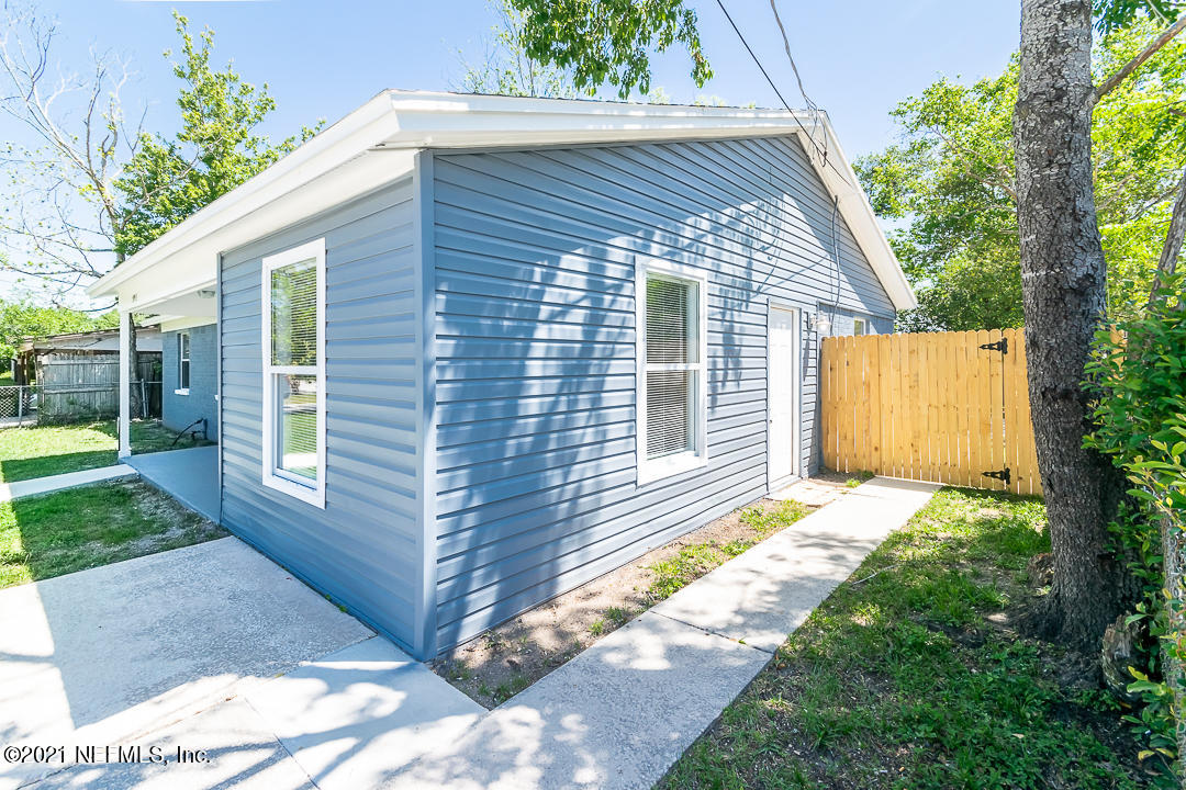 5953 Ridgeway Road East Jacksonville, FL 32244 - Photo 10 of 31 004