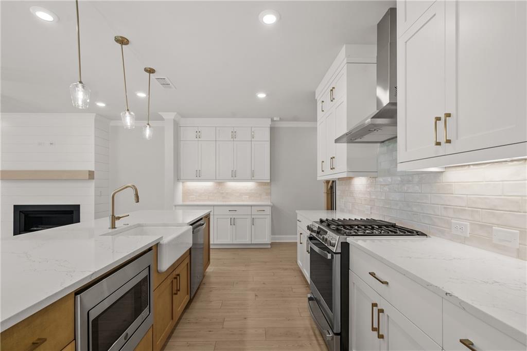 5715 Broad River View, Unit 449 Peachtree Corners, GA 30092 - Photo 9 of 29 a kitchen with stainless steel appliances a sink stove and cabinets