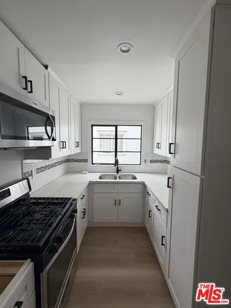 $3,250 | 8730 Holloway Drive, West Hollywood, CA 90069