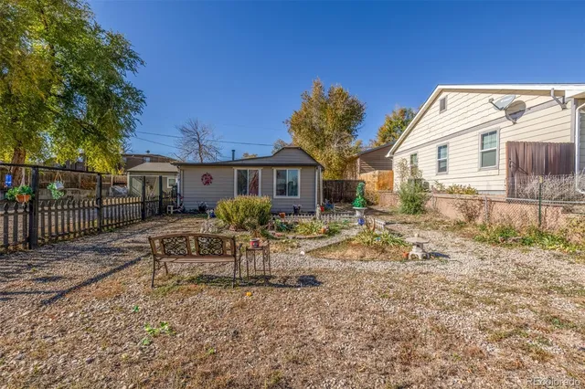 a view of a house with backyard and sitting area