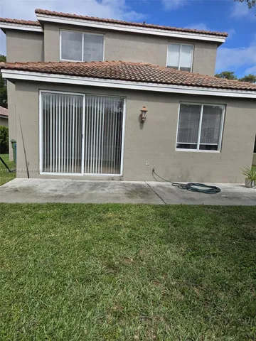 a house view with a outdoor space