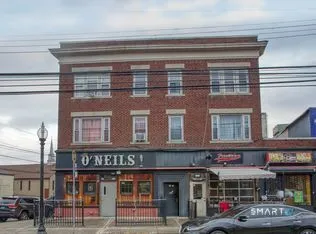 $1,350 | 2716 Fairfield Avenue, Unit 3AF, Bridgeport, CT 06605