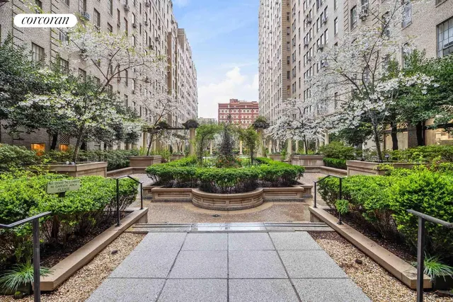 $600,000 | 353 West 56th Street, Unit 2D | Hell's Kitchen