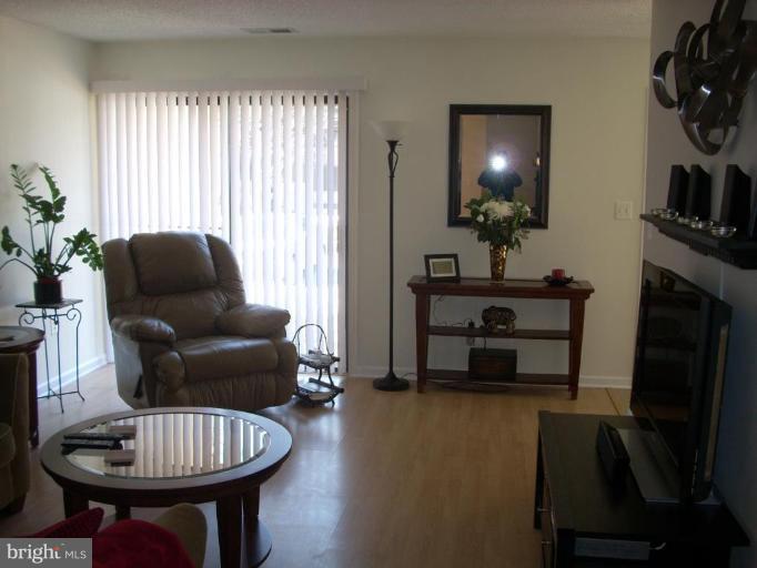 2209 Cartwright Place Reston, VA 20191 - Photo 3 of 20 Great Living Room w/Hard Wood Floors