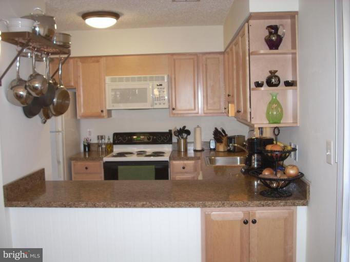 2209 Cartwright Place Reston, VA 20191 - Photo 7 of 20 What a Kitchen!