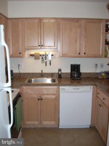 2209 Cartwright Place Reston, VA 20191 - Photo 9 of 20 Newer Appliances and more Cabinets