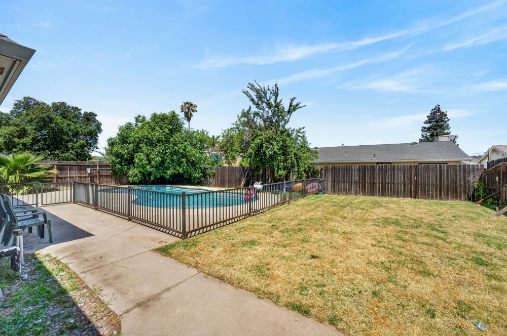 215 Singh Lane Rio Linda, CA 95673 - Photo 7 of 41