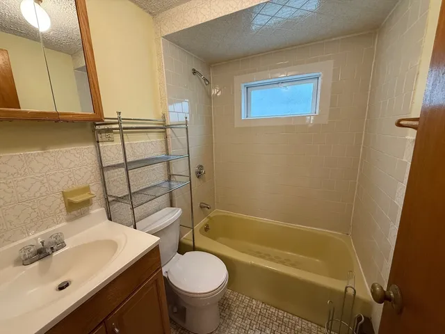 $2,350 | 87 Bartlett Street, Unit 2, Somerville, MA 02145