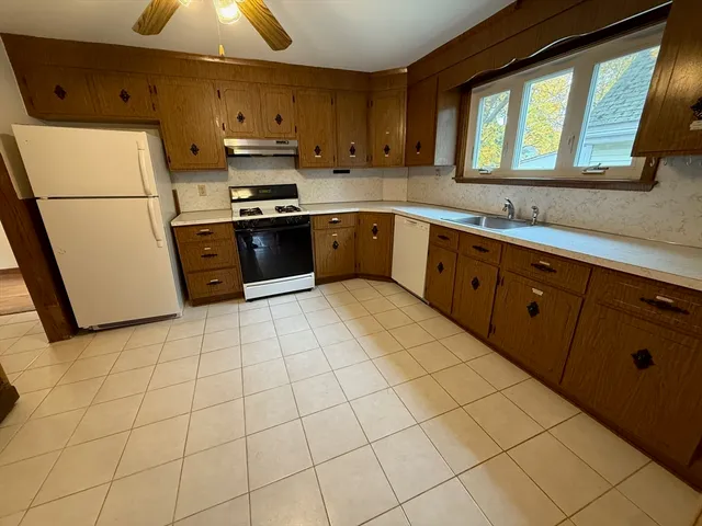 $2,350 | 87 Bartlett Street, Unit 2, Somerville, MA 02145