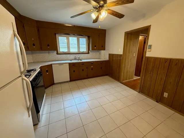 $2,350 | 87 Bartlett Street, Unit 2, Somerville, MA 02145