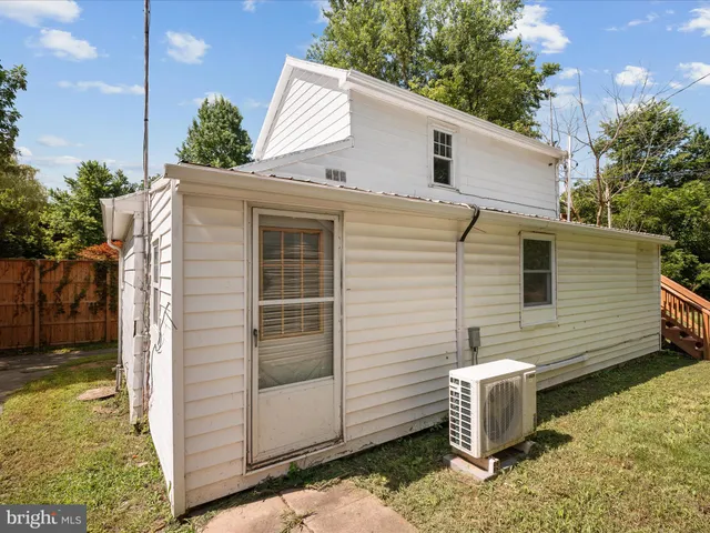 a view of a small house with backyard