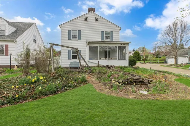 a view of a yard with a tree