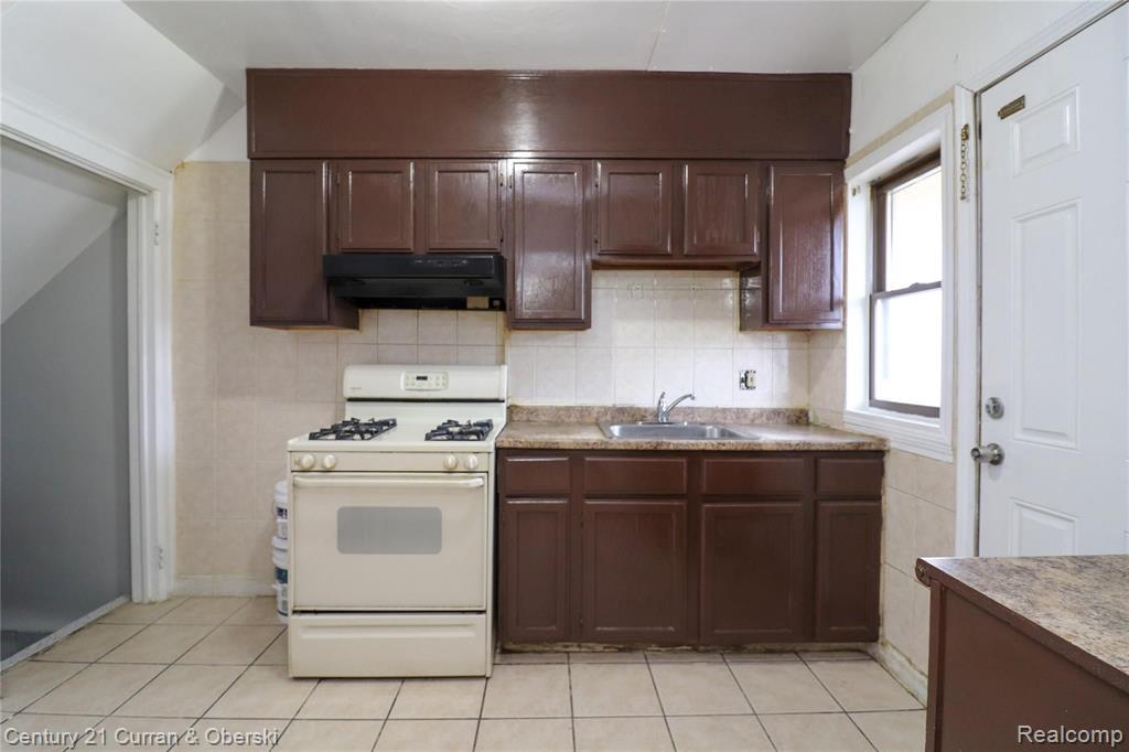 6434 Schaefer Road Dearborn, MI 48126 - Photo 6 of 22