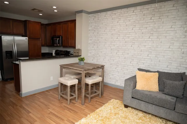 $199,000 | 3001 Murworth Drive, Unit 1304, Houston, TX 77025