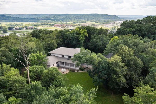 $1,825,000 | 3031 Wild Rose Lane, Onalaska, WI 54650