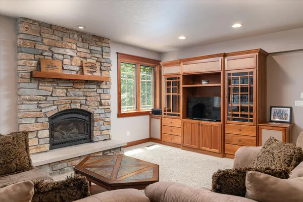 $1,825,000 | 3031 Wild Rose Lane, Onalaska, WI 54650