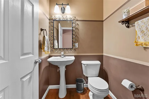 $680,000 | 6 Pleasant Valley Drive, Ballwin, MO 63021