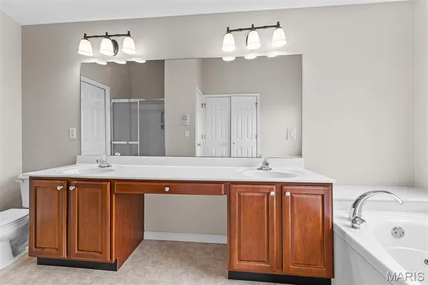 $680,000 | 6 Pleasant Valley Drive, Ballwin, MO 63021