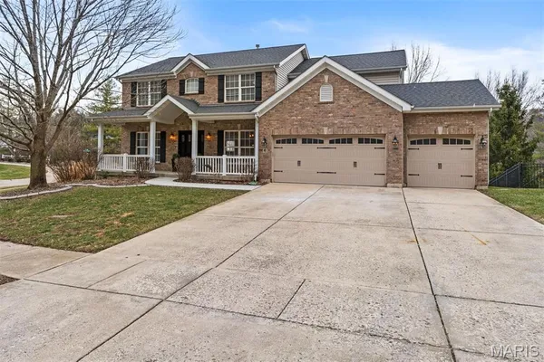 $680,000 | 6 Pleasant Valley Drive, Ballwin, MO 63021