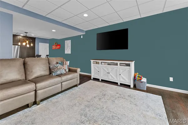 $680,000 | 6 Pleasant Valley Drive, Ballwin, MO 63021