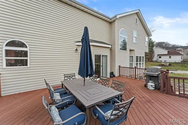 $680,000 | 6 Pleasant Valley Drive, Ballwin, MO 63021