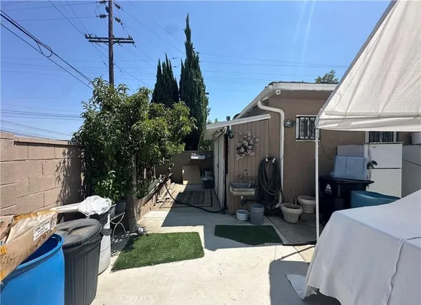 a view of a house with backyard and sitting area