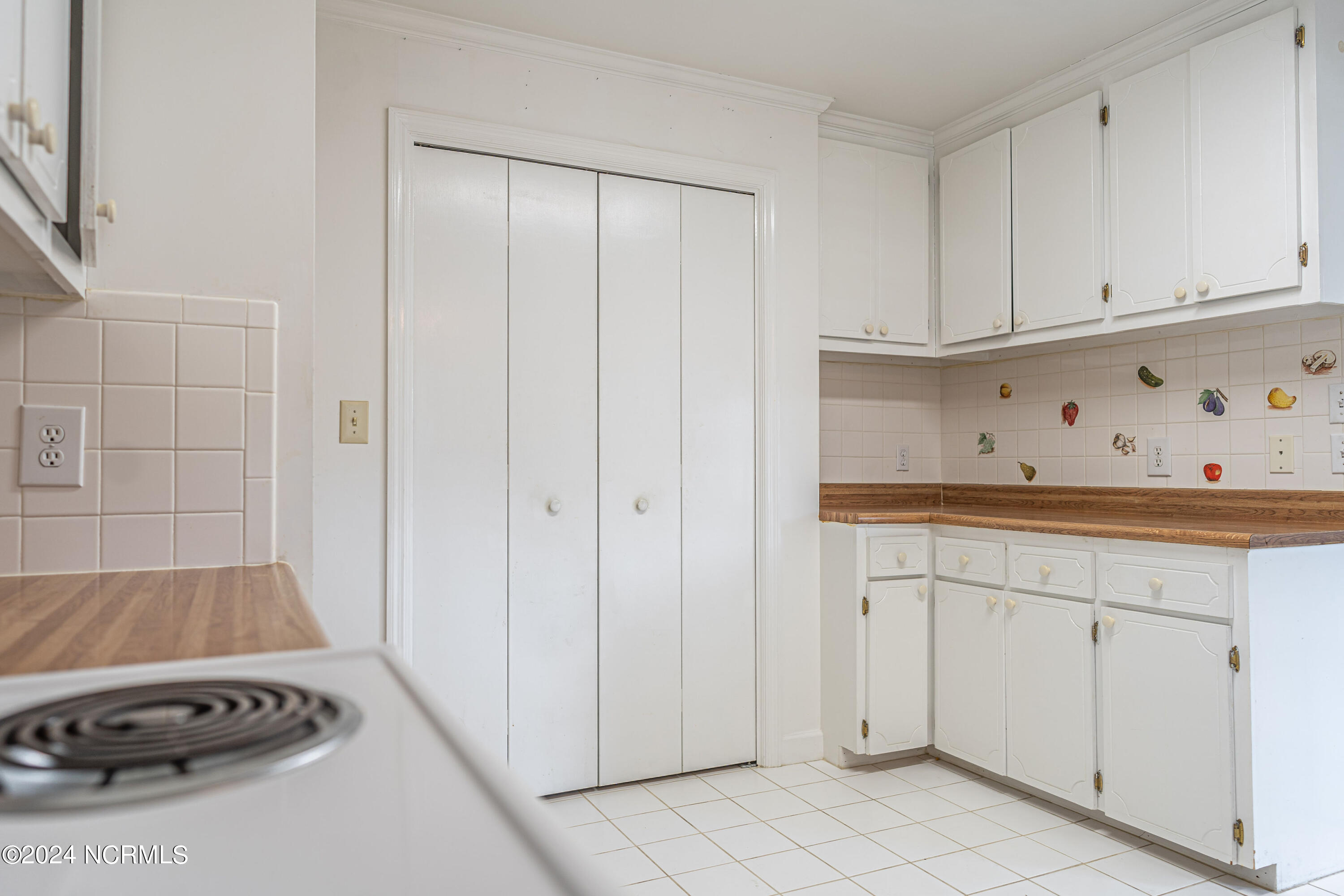 412 Pinecrest Court Road Aberdeen, NC 28315 - Photo 27 of 64 412 Pinecrest Court - Primary Kitchen/Pantry 1