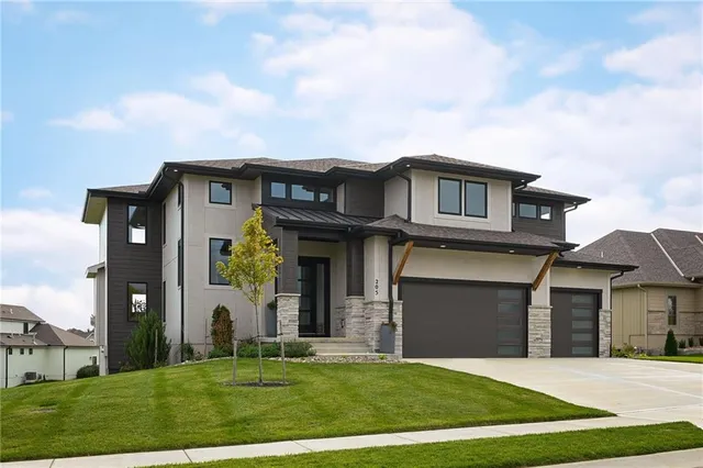 $829,950 | 205 Northwest Lovins, Lee's Summit, MO 64081