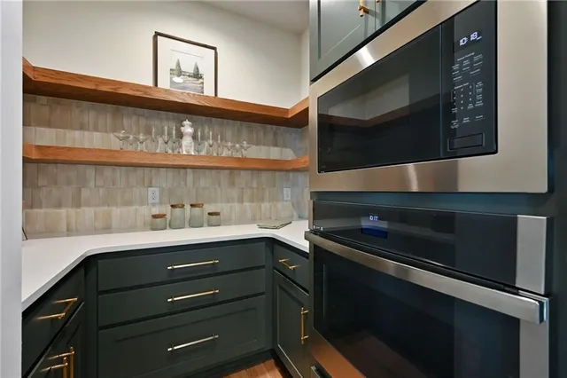 $829,950 | 205 Northwest Lovins, Lee's Summit, MO 64081