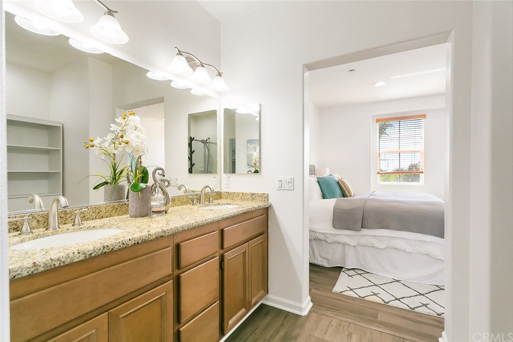 11313 Antonio Stanton, CA 90680 - Photo 23 of 30 Upgraded en-suite bathroom