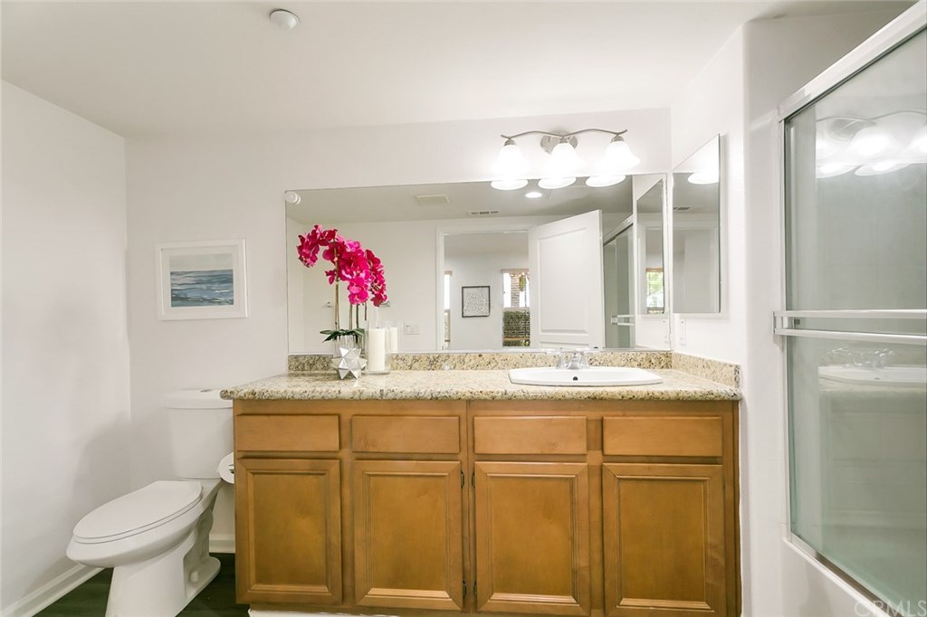 11313 Antonio Stanton, CA 90680 - Photo 5 of 30 Upgraded en suite bathroom