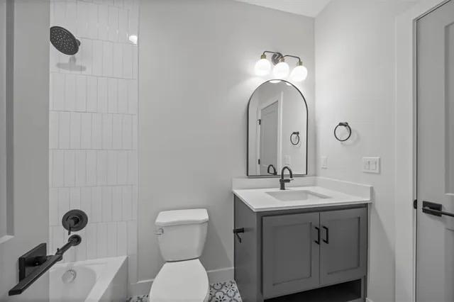 $716,900 | 2234 Southwest Heartland Court, Lee's Summit, MO 64082