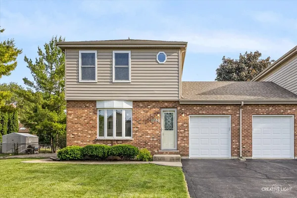 $349,900 | 894 Glenlake Drive, Carol Stream, IL 60188