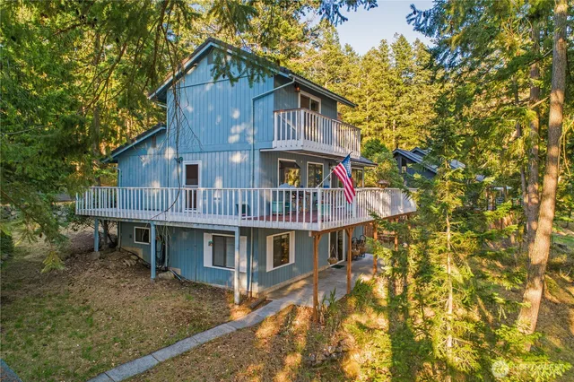 a view of house with a trees in the background