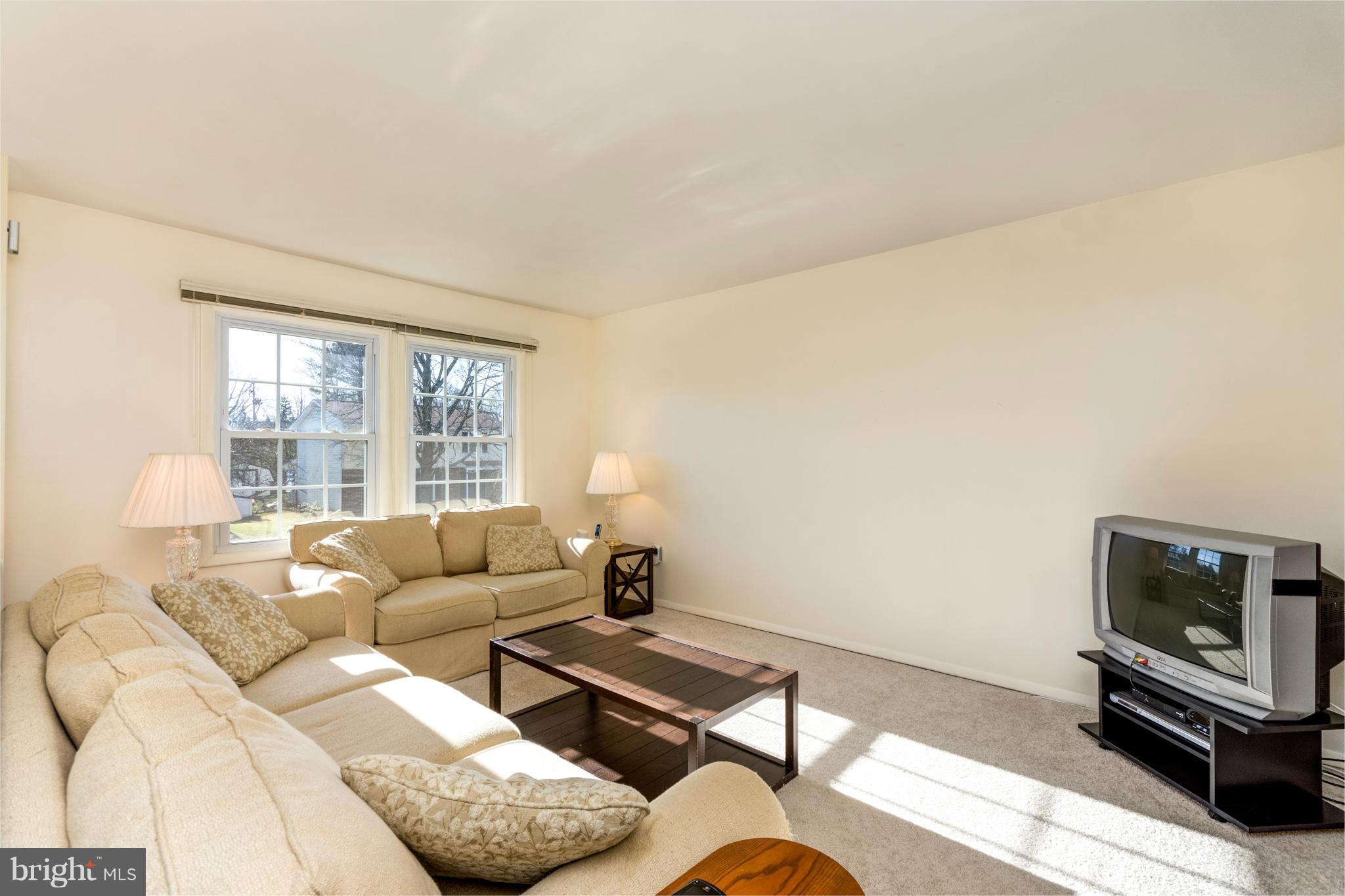 1012 Springhill Way Gambrills, MD 21054 - Photo 4 of 30 Living Room