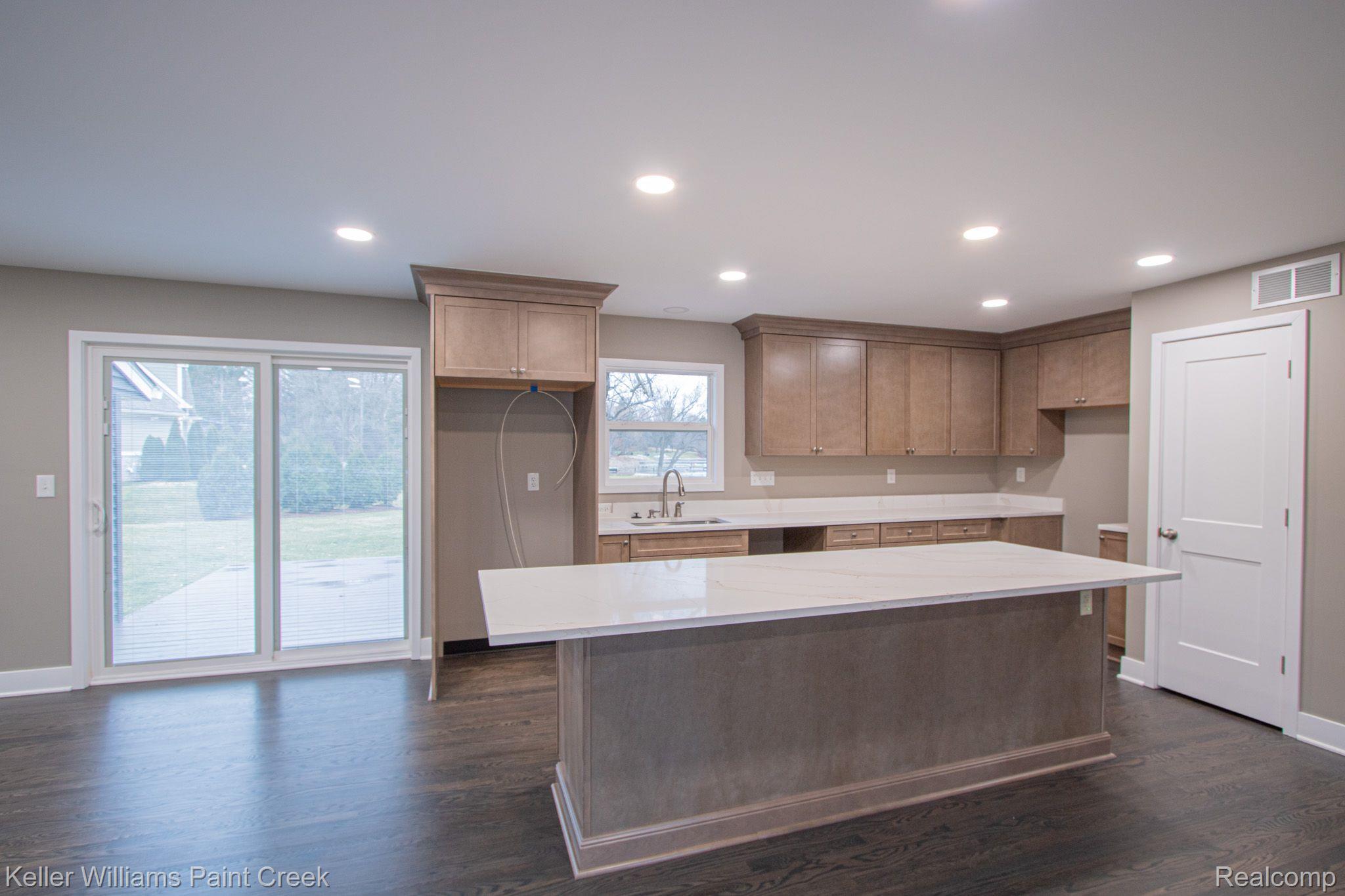 6543 Clarkston Road Clarkston, MI 48346 - Photo 8 of 31 Gallery Image 8