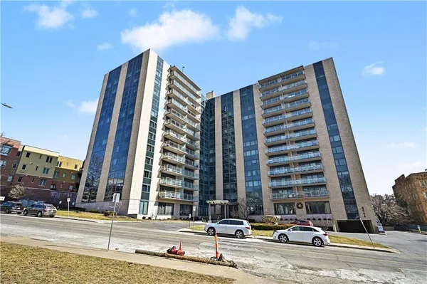 $299,950 | 4545 Wornall Road, Unit 101, Kansas City, MO 64111
