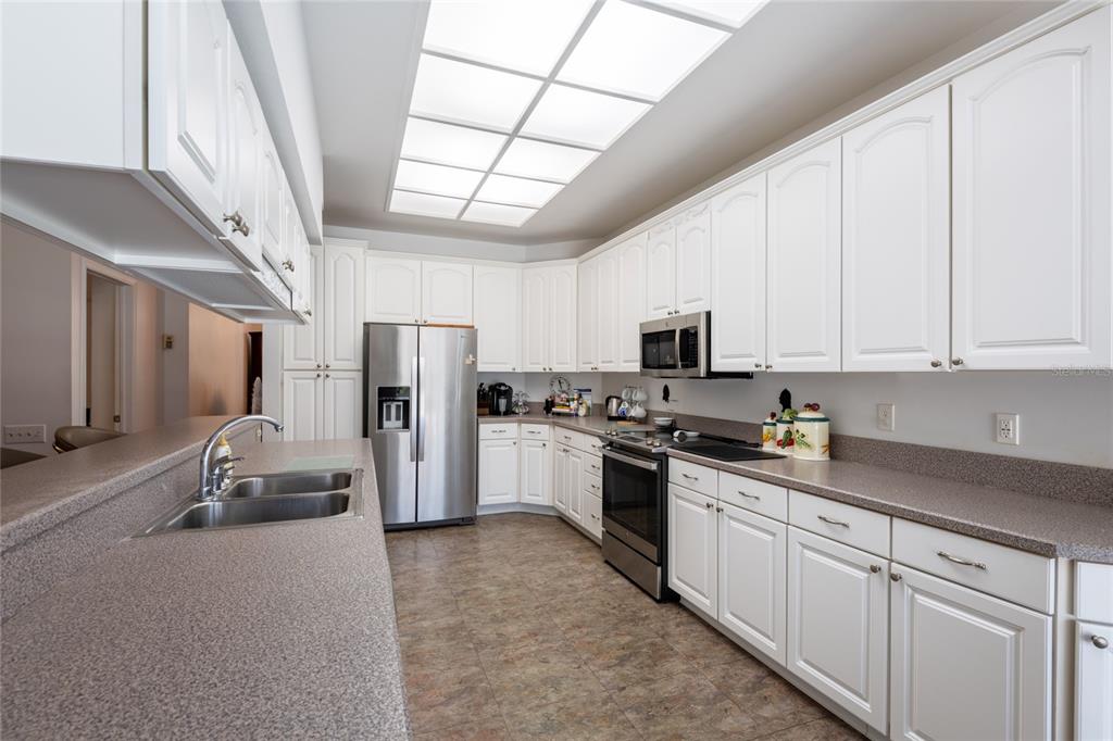 690 Weathersfield Drive Dunedin, FL 34698 - Photo 20 of 58