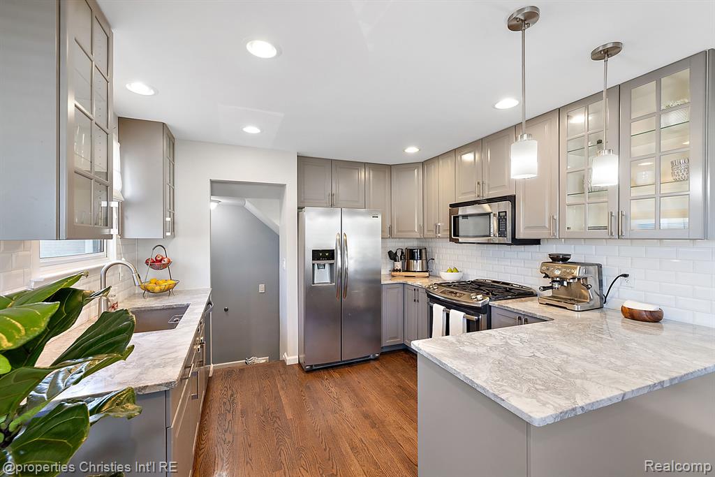 1229 Cambridge Road Berkley, MI 48072 - Photo 20 of 46