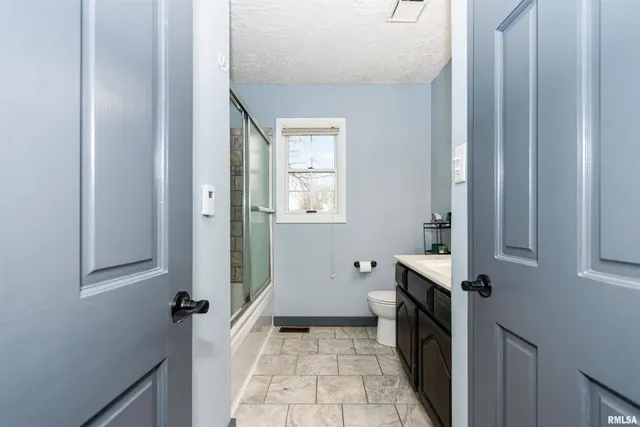 $210,000 | 418 Standish Drive, Bloomington, IL 61704